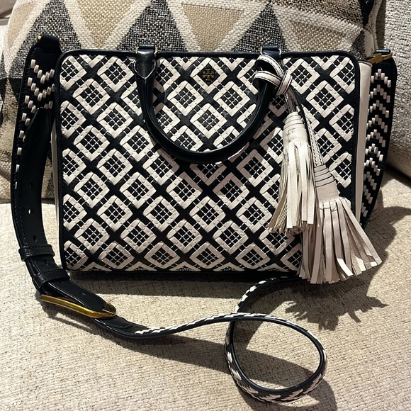 Tory Burch Handbags - EUC Tory Burch Robinson Woven Leather Small Zip Satchel